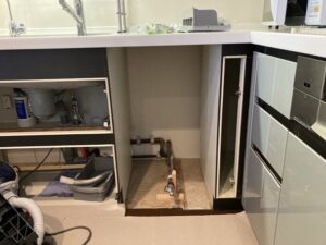 30㎝食洗機を45㎝食洗機に取替える　設備配管工事